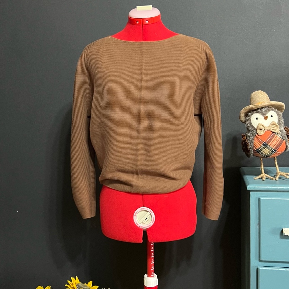 Uniqlo Women’s Tan Crewneck Sweater
